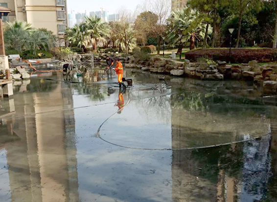 鱼台景观池淤泥清理