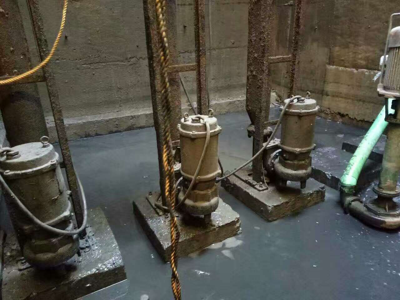 鱼台污水池清理