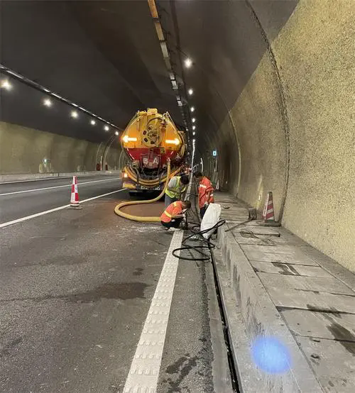 鱼台隧道排水渠清淤